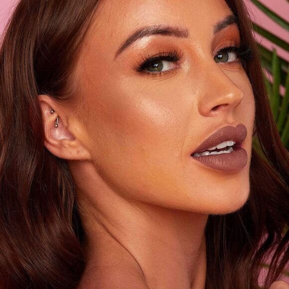 Too Faced Liquid Plumping Matte Lipstick Makin Moves (Deep Nude Rosey Brown) - Picture 9 of 17